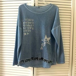 New collection over blouse , lightweight. Pre- owned. No smell , no stains